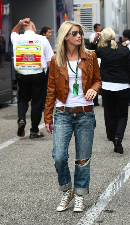 http://thepitwalk.files.wordpress.com/2010/07/isabell-quali-with-jacket.jpg